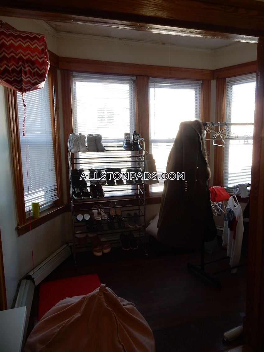 BOSTON - ALLSTON - 3 Beds, 1.5 Baths - Image 7