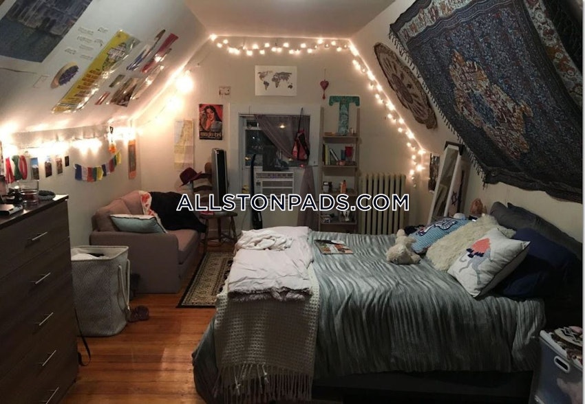 BOSTON - ALLSTON - 3 Beds, 1 Bath - Image 4