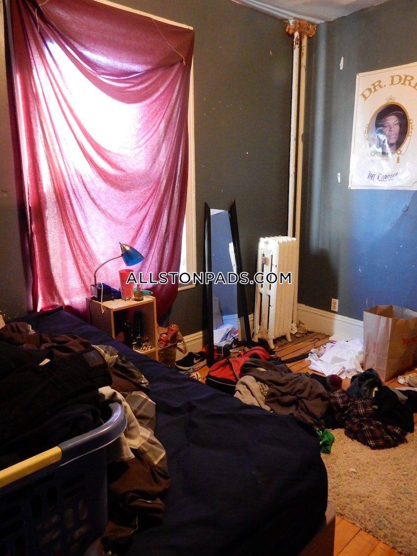 BOSTON - ALLSTON - 5 Beds, 1 Bath - Image 6