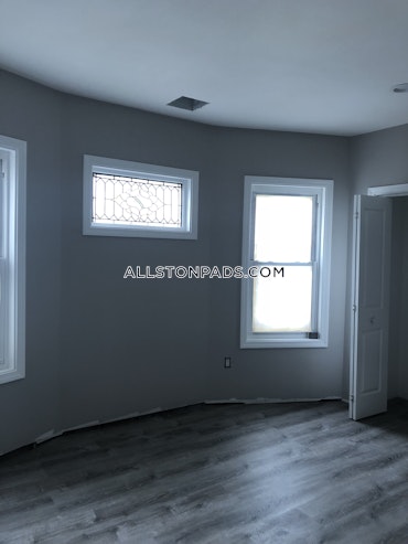 Boston - 5 Beds, 2 Baths