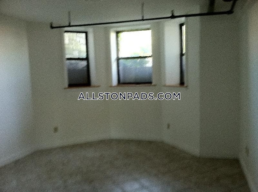 Boston - Allston/Brighton Border - 3 Beds, 2 Baths - Image 3