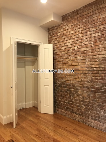 Boston - 5 Beds, 3 Baths