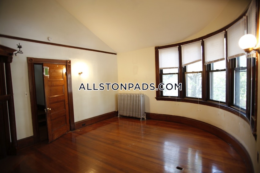 BOSTON - ALLSTON - 6 Beds, 2.5 Baths - Image 11