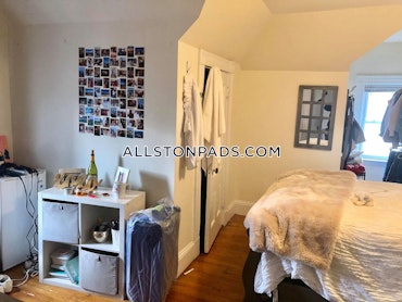 Boston - 6 Beds, 2 Baths