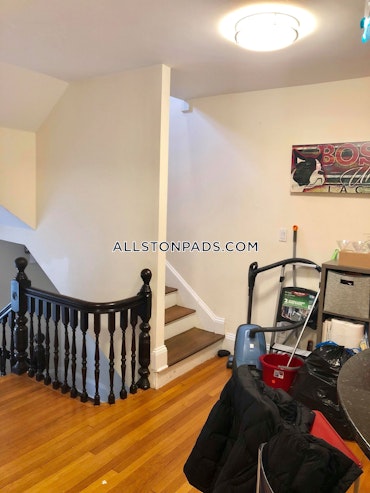 Boston - 6 Beds, 2 Baths