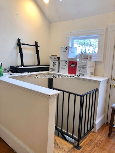 Boston - 6 Beds, 2 Baths