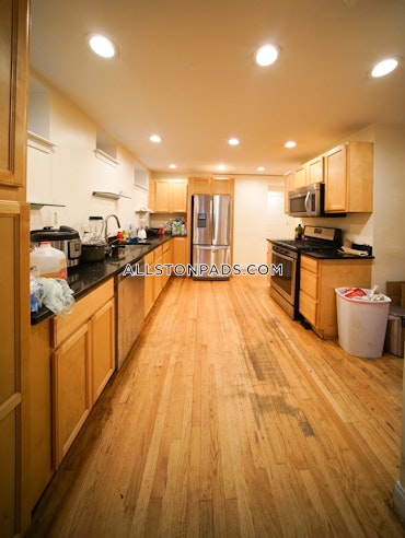 Boston - 6 Beds, 2 Baths