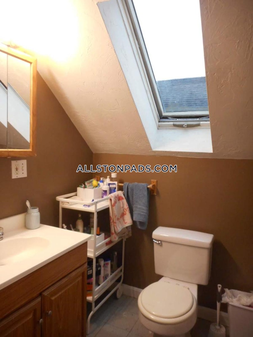 BOSTON - ALLSTON - 4 Beds, 1 Bath - Image 24