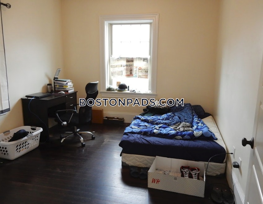 BOSTON - ALLSTON/BRIGHTON BORDER - 4 Beds, 2 Baths - Image 3