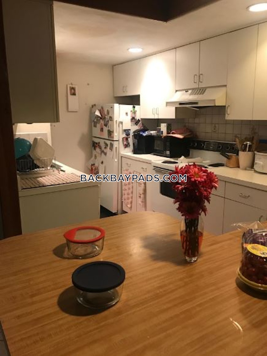 BOSTON - BACK BAY - 3 Beds, 2 Baths - Image 15