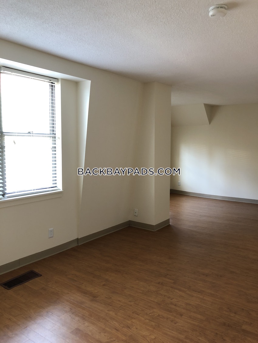 BOSTON - BACK BAY - 3 Beds, 1.5 Baths - Image 7