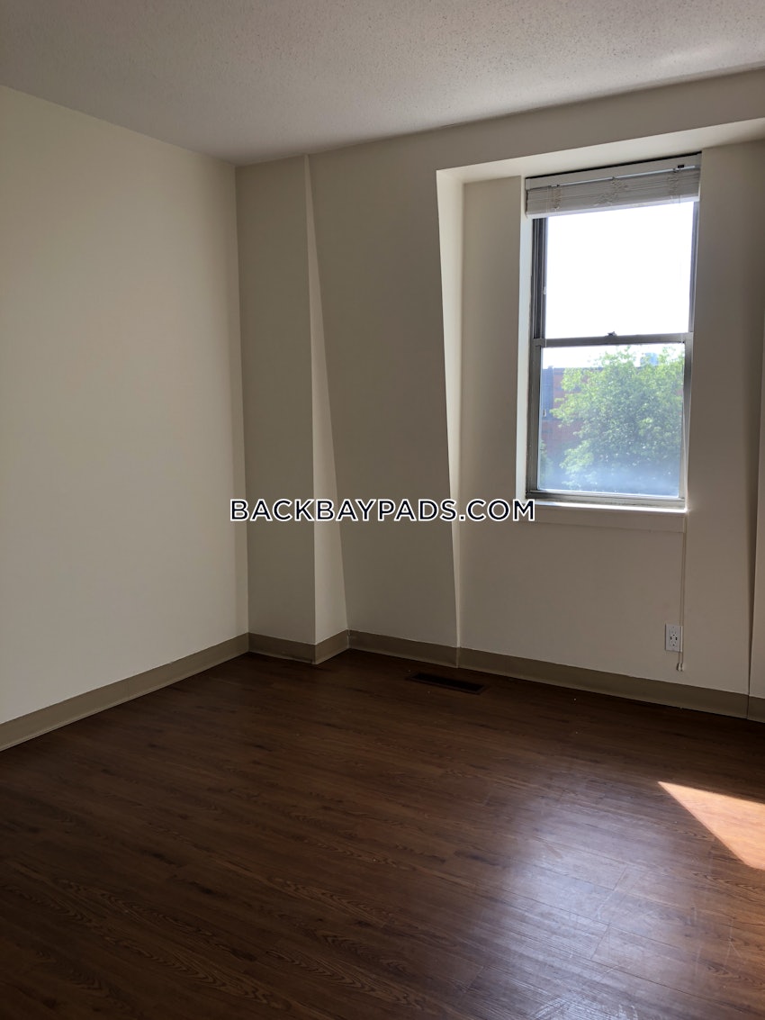 BOSTON - BACK BAY - 3 Beds, 1.5 Baths - Image 4