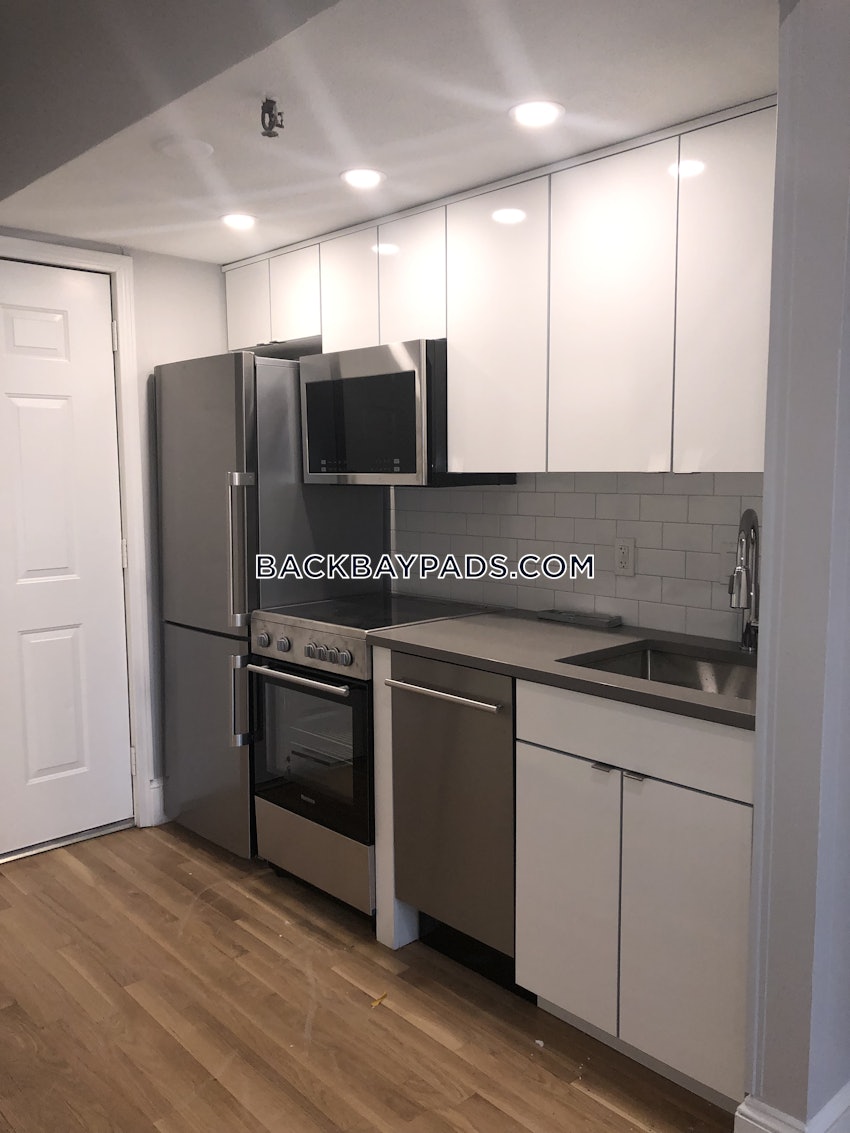 BOSTON - BACK BAY - 1 Bed, 1 Bath - Image 1