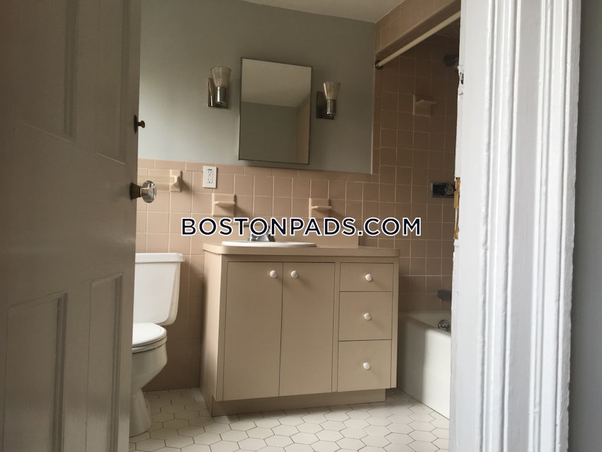 BOSTON - BAY VILLAGE - 1 Bed, 1 Bath - Image 9