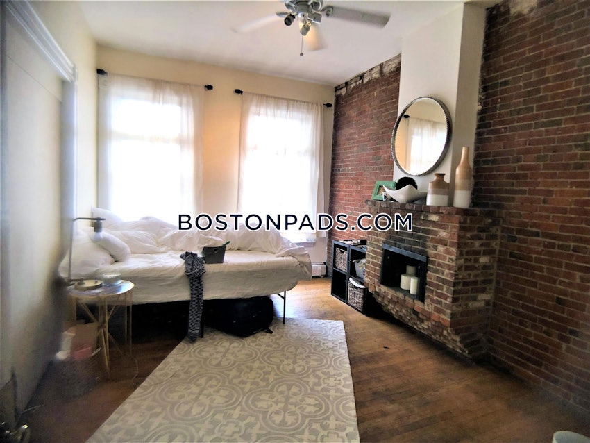 BOSTON - BAY VILLAGE - 4 Beds, 1 Bath - Image 4