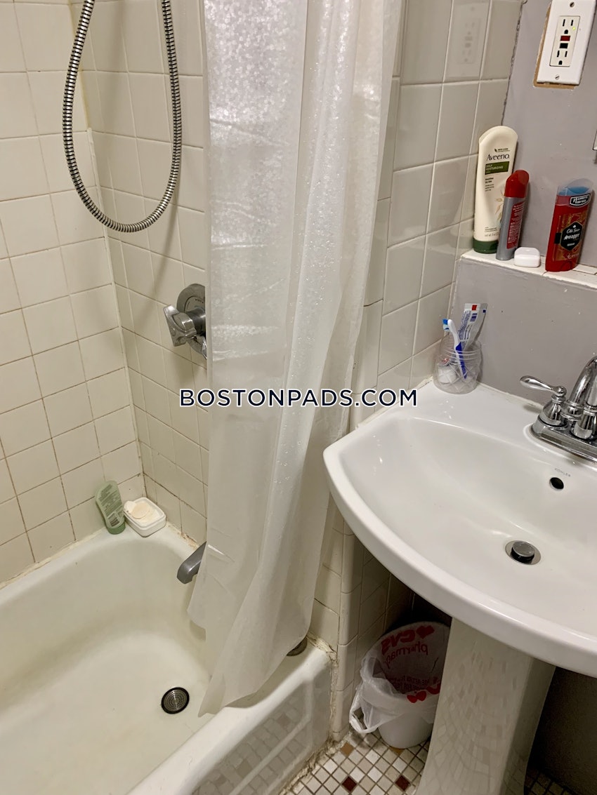 BOSTON - BAY VILLAGE - 2 Beds, 1 Bath - Image 1