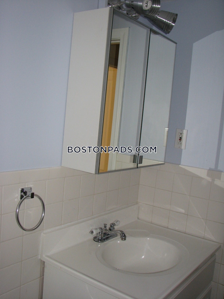 BOSTON - BAY VILLAGE - 1 Bed, 1 Bath - Image 9