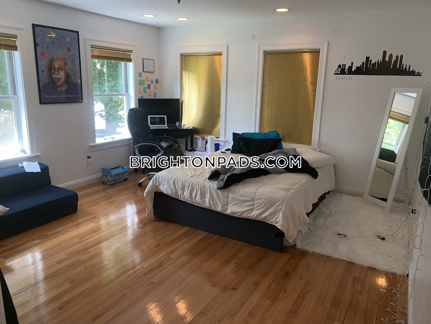 BOSTON - BRIGHTON - OAK SQUARE - 4 Beds, 3 Baths - Image 3