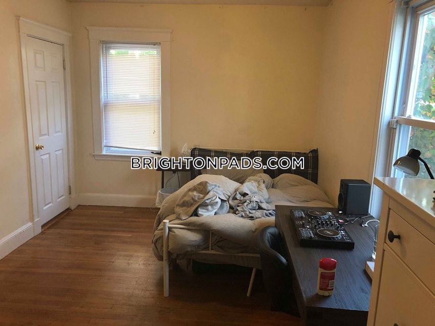 BOSTON - BRIGHTON - BOSTON COLLEGE - 4 Beds, 1.5 Baths - Image 11