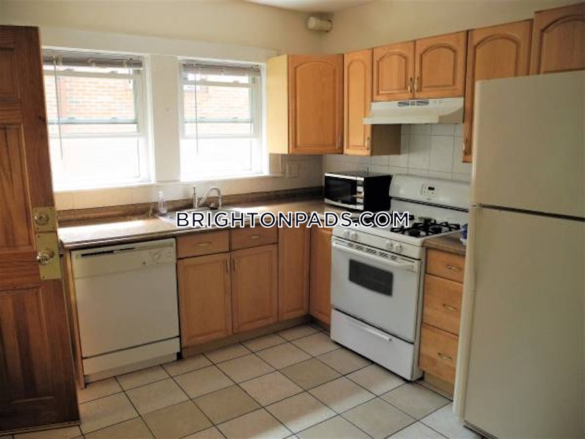 BOSTON - BRIGHTON - BOSTON COLLEGE - 5 Beds, 2 Baths - Image 2