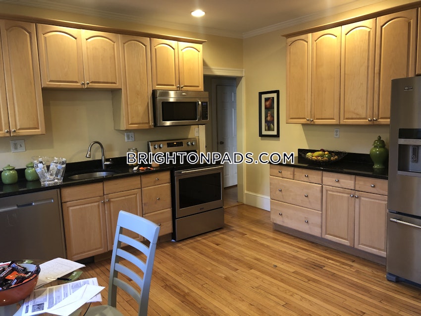 BOSTON - BRIGHTON - BOSTON COLLEGE - 5 Beds, 2 Baths - Image 16