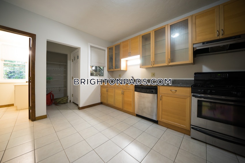 BOSTON - BRIGHTON - CLEVELAND CIRCLE - 3 Beds, 2 Baths - Image 5