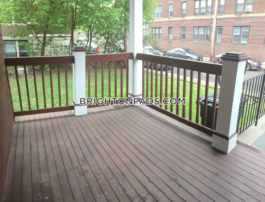 BOSTON - BRIGHTON - CLEVELAND CIRCLE - 4 Beds, 2 Baths - Image 10