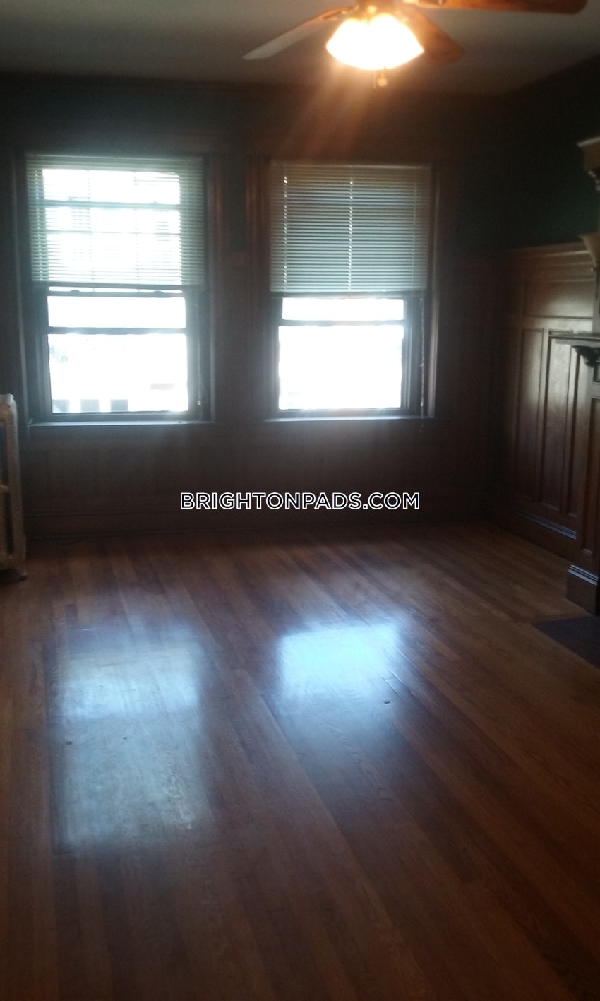 BOSTON - BRIGHTON - CLEVELAND CIRCLE - 5 Beds, 2 Baths - Image 9