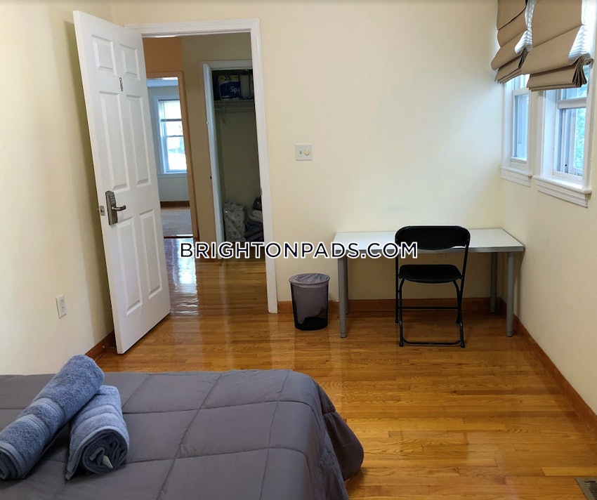 BOSTON - BRIGHTON - CLEVELAND CIRCLE - 4 Beds, 2 Baths - Image 9