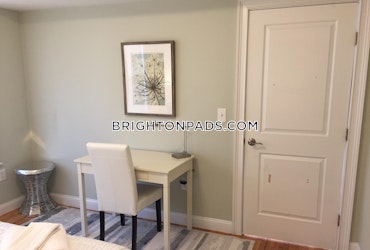 Boston - 5 Beds, 2 Baths