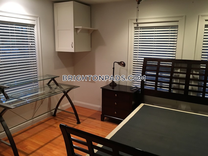 BOSTON - BRIGHTON - OAK SQUARE - 4 Beds, 2 Baths - Image 1