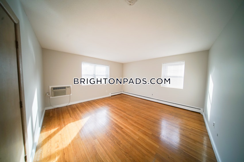 BOSTON - BRIGHTON - OAK SQUARE - 1 Bed, 1 Bath - Image 3