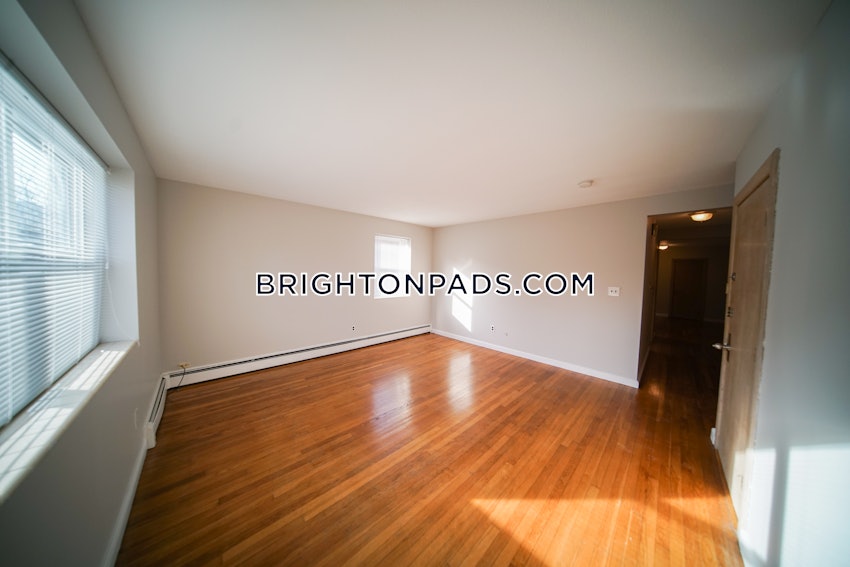 BOSTON - BRIGHTON - OAK SQUARE - 1 Bed, 1 Bath - Image 2