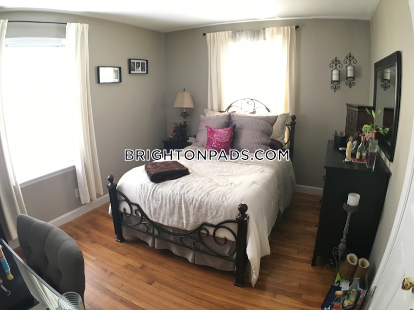 BOSTON - BRIGHTON - OAK SQUARE - 3 Beds, 1 Bath - Image 4