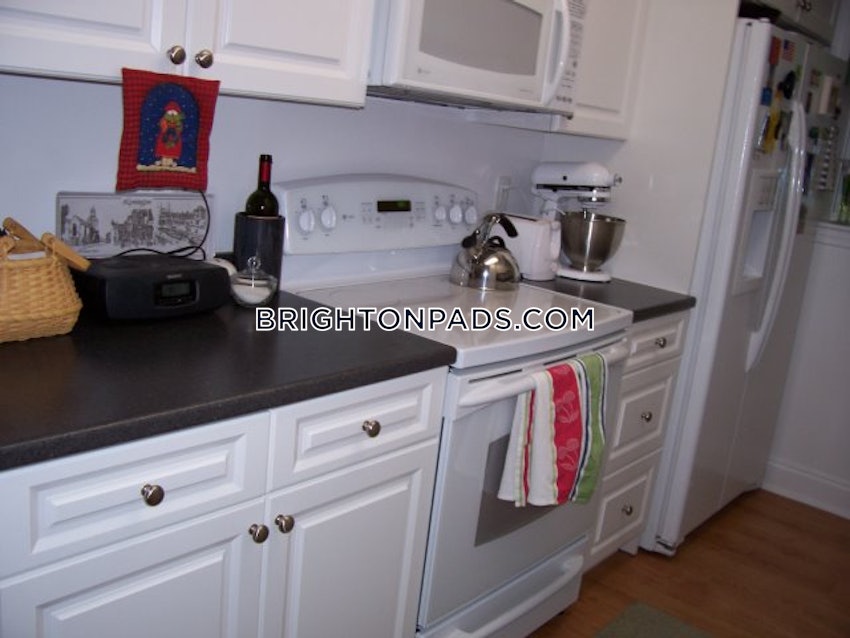 BOSTON - BRIGHTON - OAK SQUARE - 3 Beds, 2 Baths - Image 3