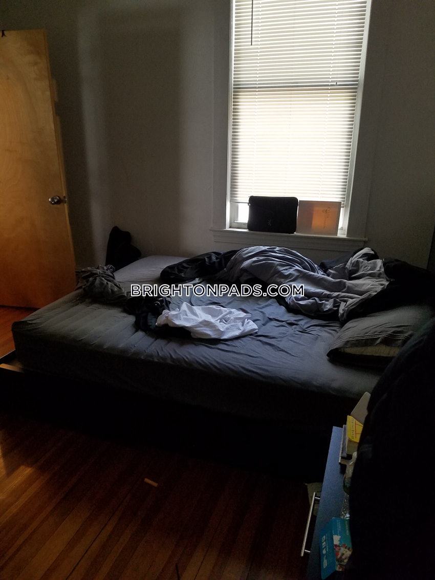 BOSTON - BRIGHTON - OAK SQUARE - 3 Beds, 1 Bath - Image 4