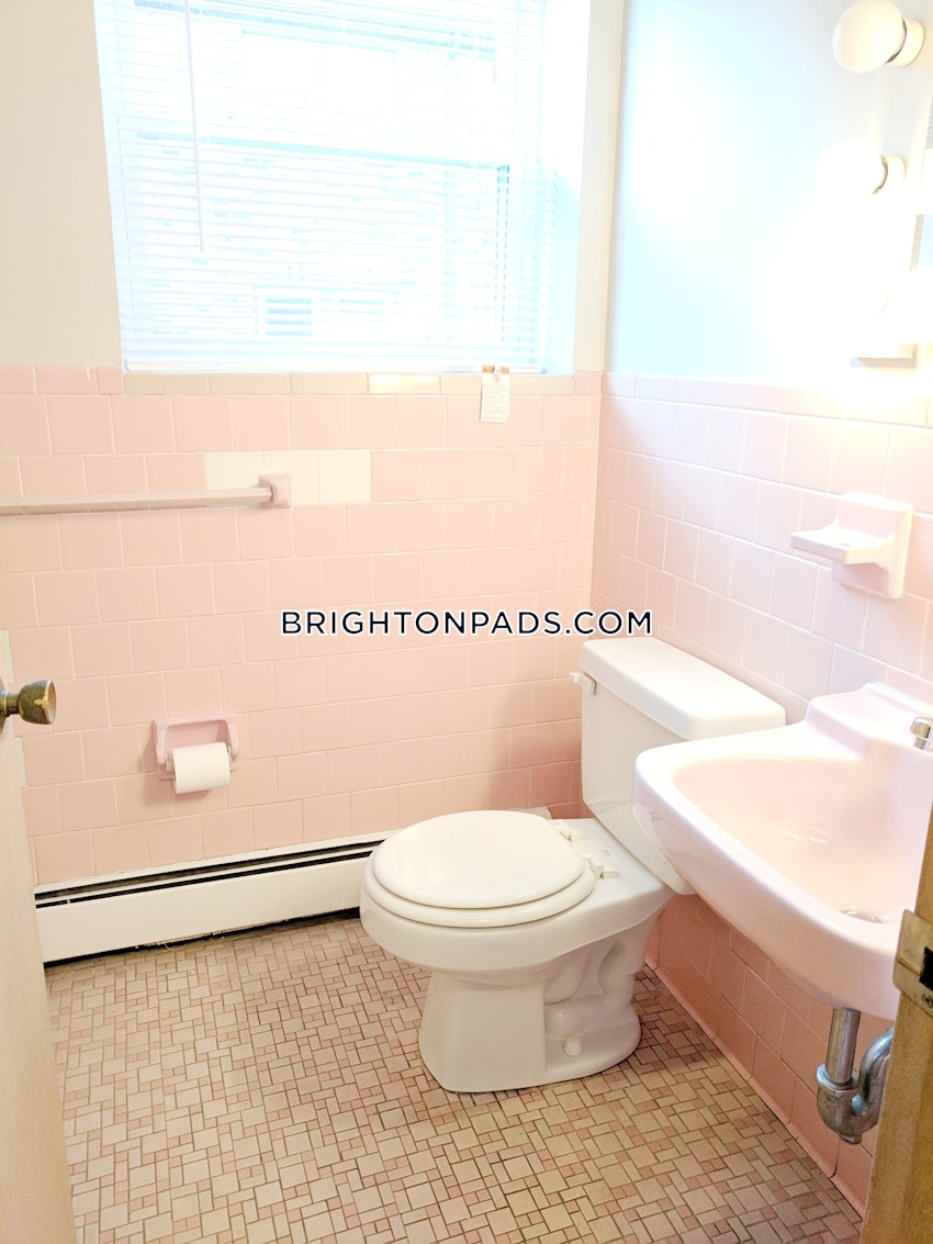 BOSTON - BRIGHTON - OAK SQUARE - 1 Bed, 1 Bath - Image 15