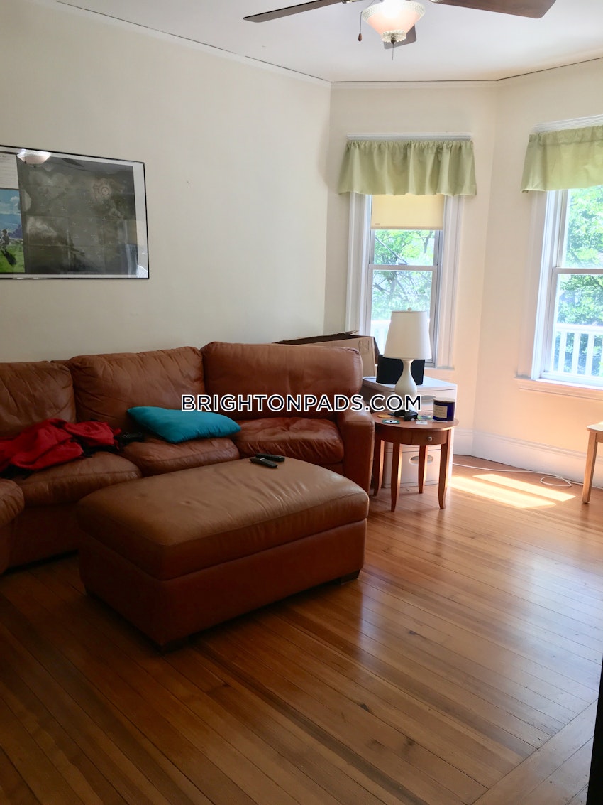 BOSTON - BRIGHTON - OAK SQUARE - 3 Beds, 1 Bath - Image 12