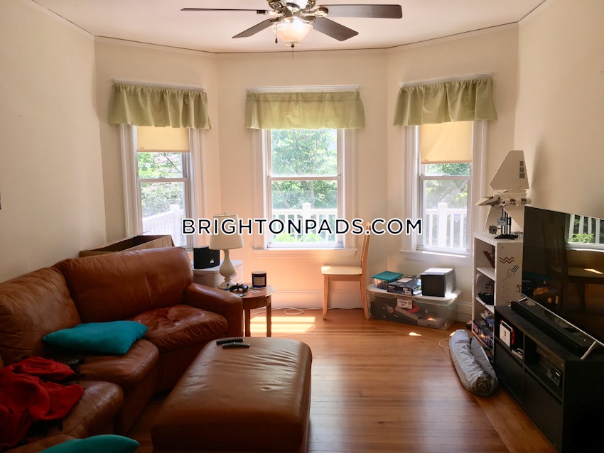 BOSTON - BRIGHTON - OAK SQUARE - 3 Beds, 1 Bath - Image 8