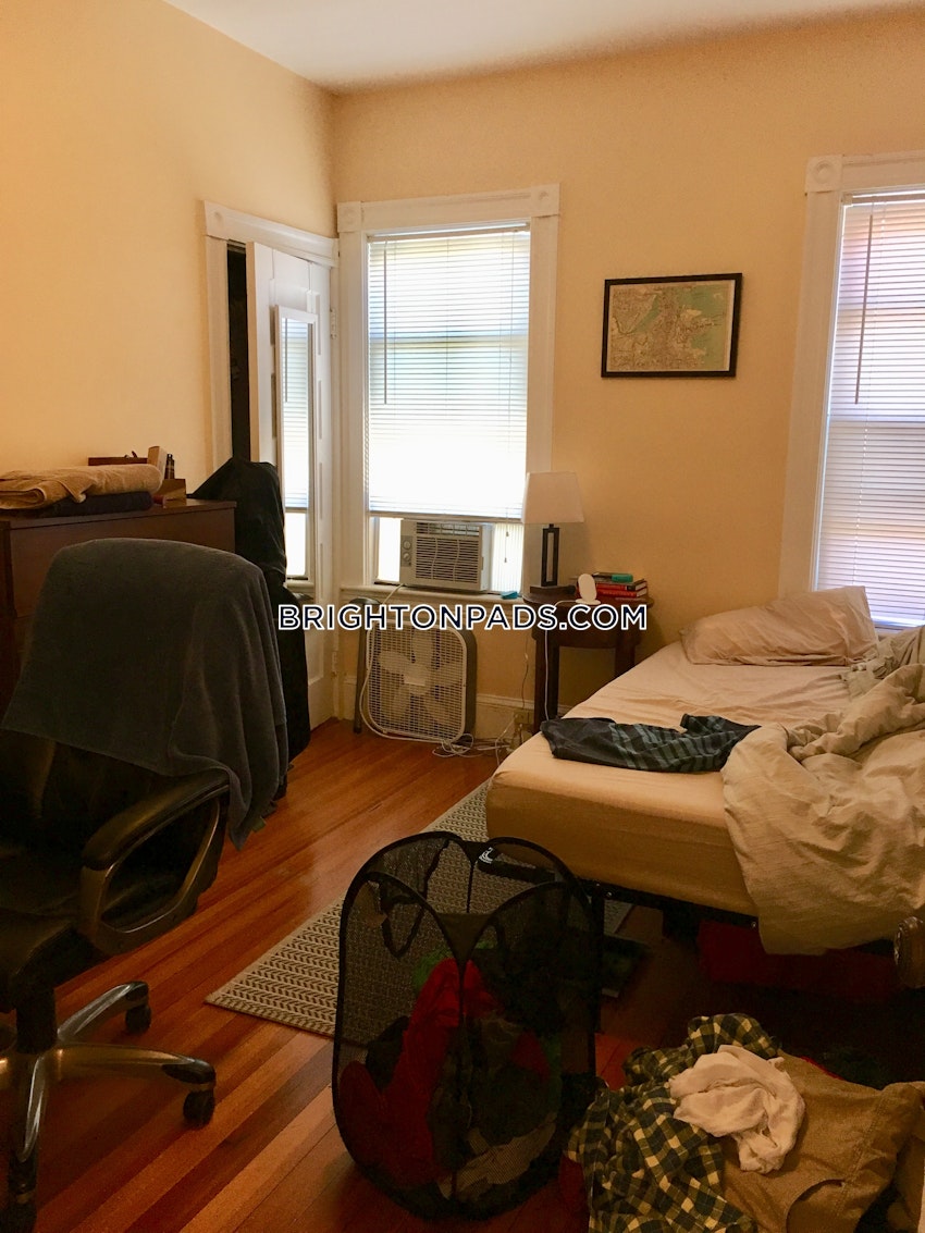 BOSTON - BRIGHTON - OAK SQUARE - 3 Beds, 1 Bath - Image 10