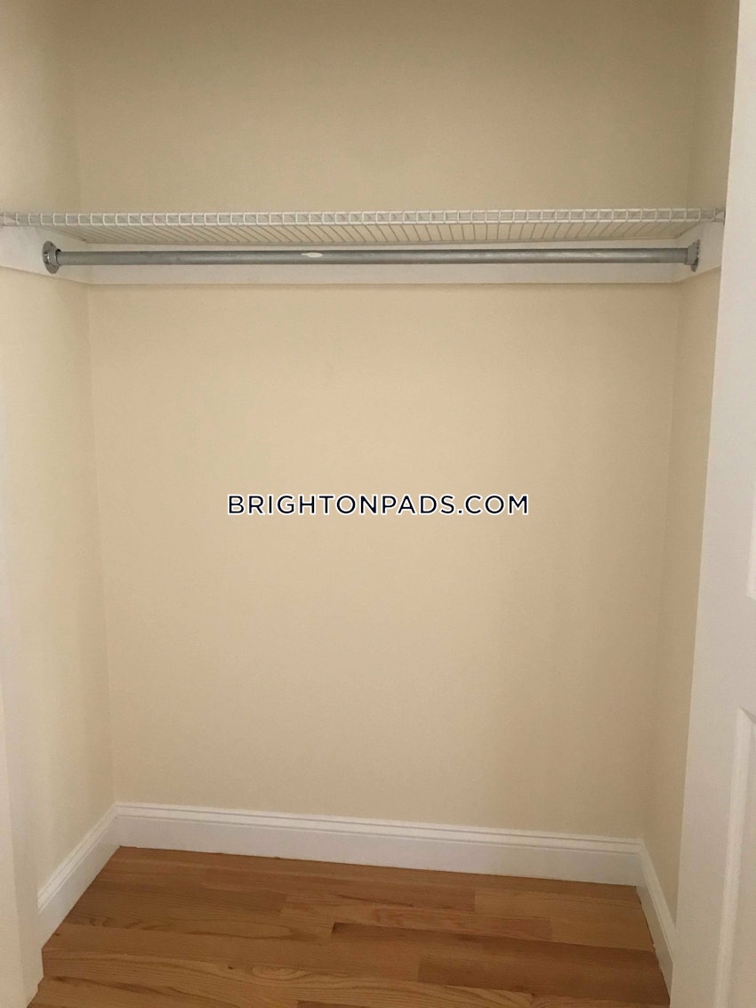 BOSTON - BRIGHTON - OAK SQUARE - 1 Bed, 1 Bath - Image 3