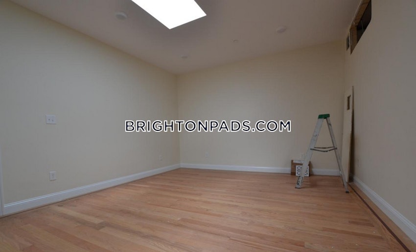 BOSTON - BRIGHTON - OAK SQUARE - 1 Bed, 1 Bath - Image 12