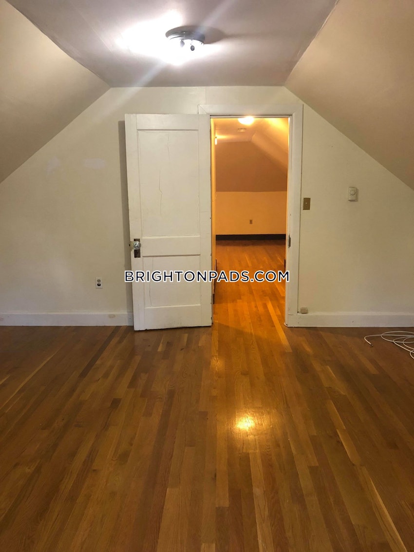 BOSTON - BRIGHTON - OAK SQUARE - 4 Beds, 2 Baths - Image 2