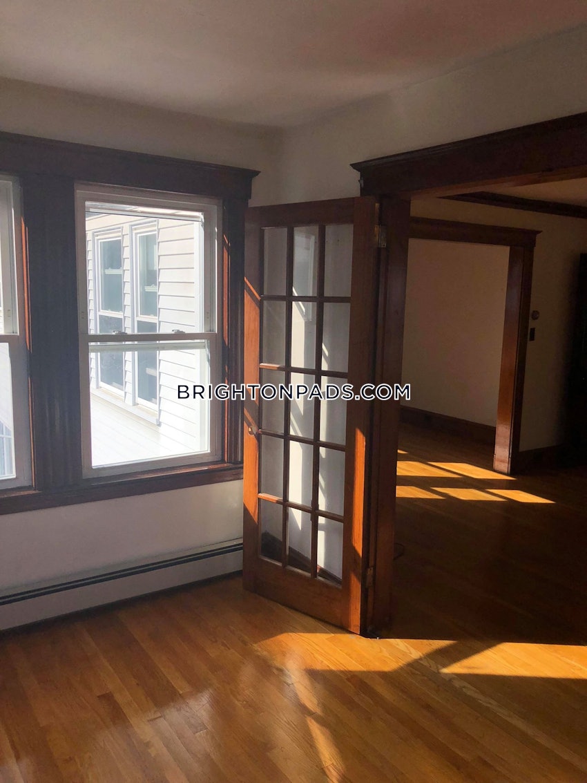 BOSTON - BRIGHTON - OAK SQUARE - 4 Beds, 2 Baths - Image 11