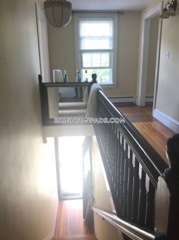 Boston - 4 Beds, 2 Baths