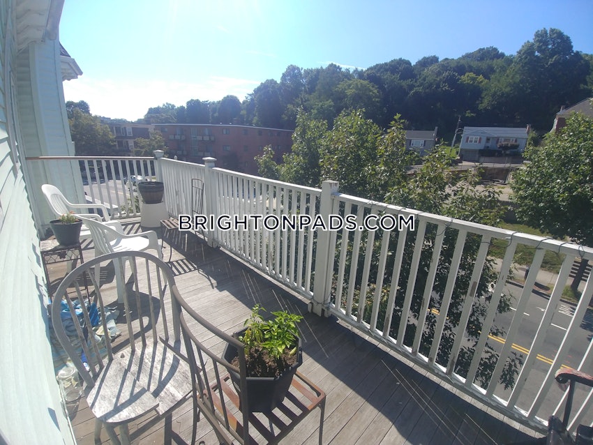 BOSTON - BRIGHTON - OAK SQUARE - 3 Beds, 1 Bath - Image 10