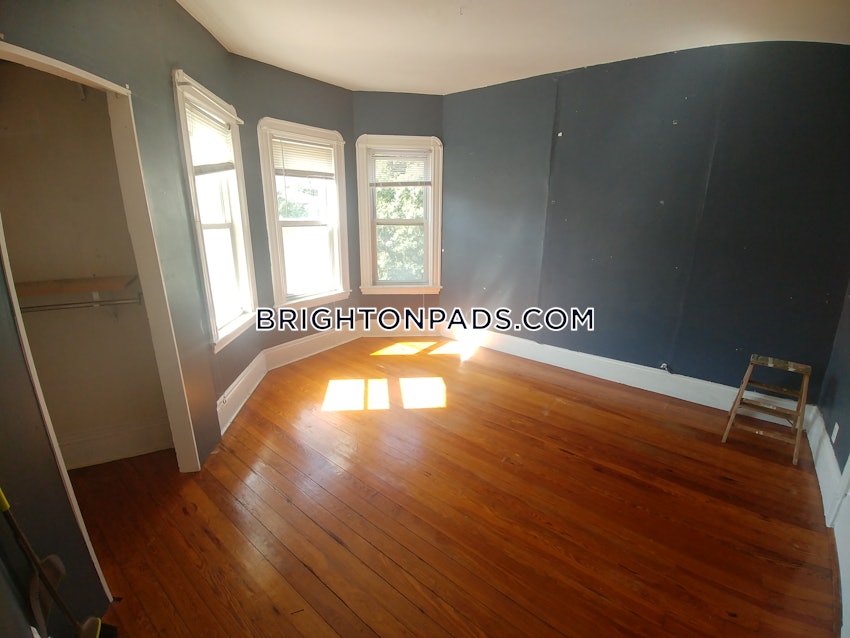 BOSTON - BRIGHTON - OAK SQUARE - 3 Beds, 1 Bath - Image 8