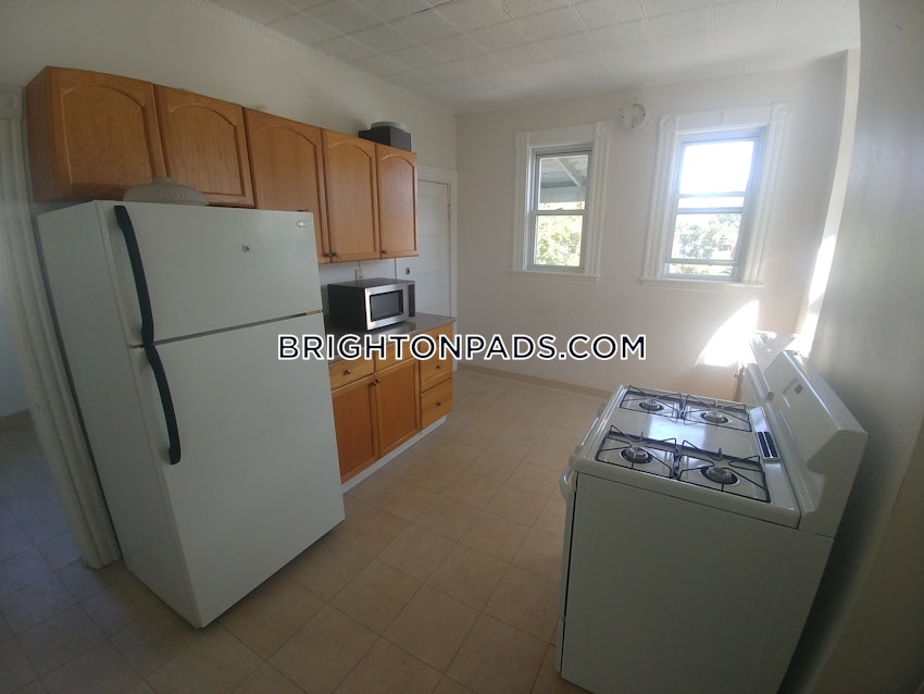 BOSTON - BRIGHTON - OAK SQUARE - 3 Beds, 1 Bath - Image 4