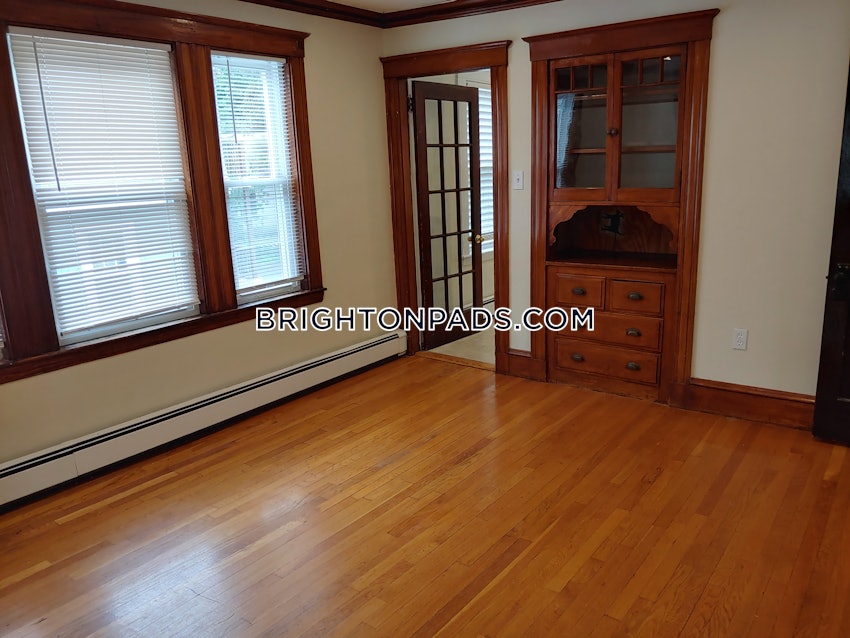 BOSTON - BRIGHTON - OAK SQUARE - 4 Beds, 2 Baths - Image 7