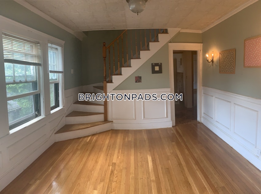 BOSTON - BRIGHTON - OAK SQUARE - 4 Beds, 1.5 Baths - Image 7